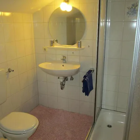 Fuer Zwei Erwachsene Und Ein Kind Mit Balkon - B57048 Апартаменты